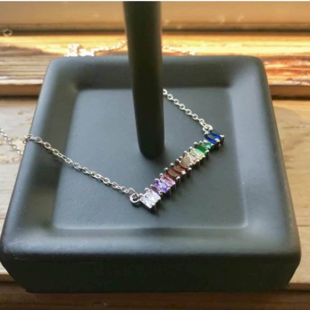 Rainbow 🌈 bar necklace baguette - Picture 4 of 5